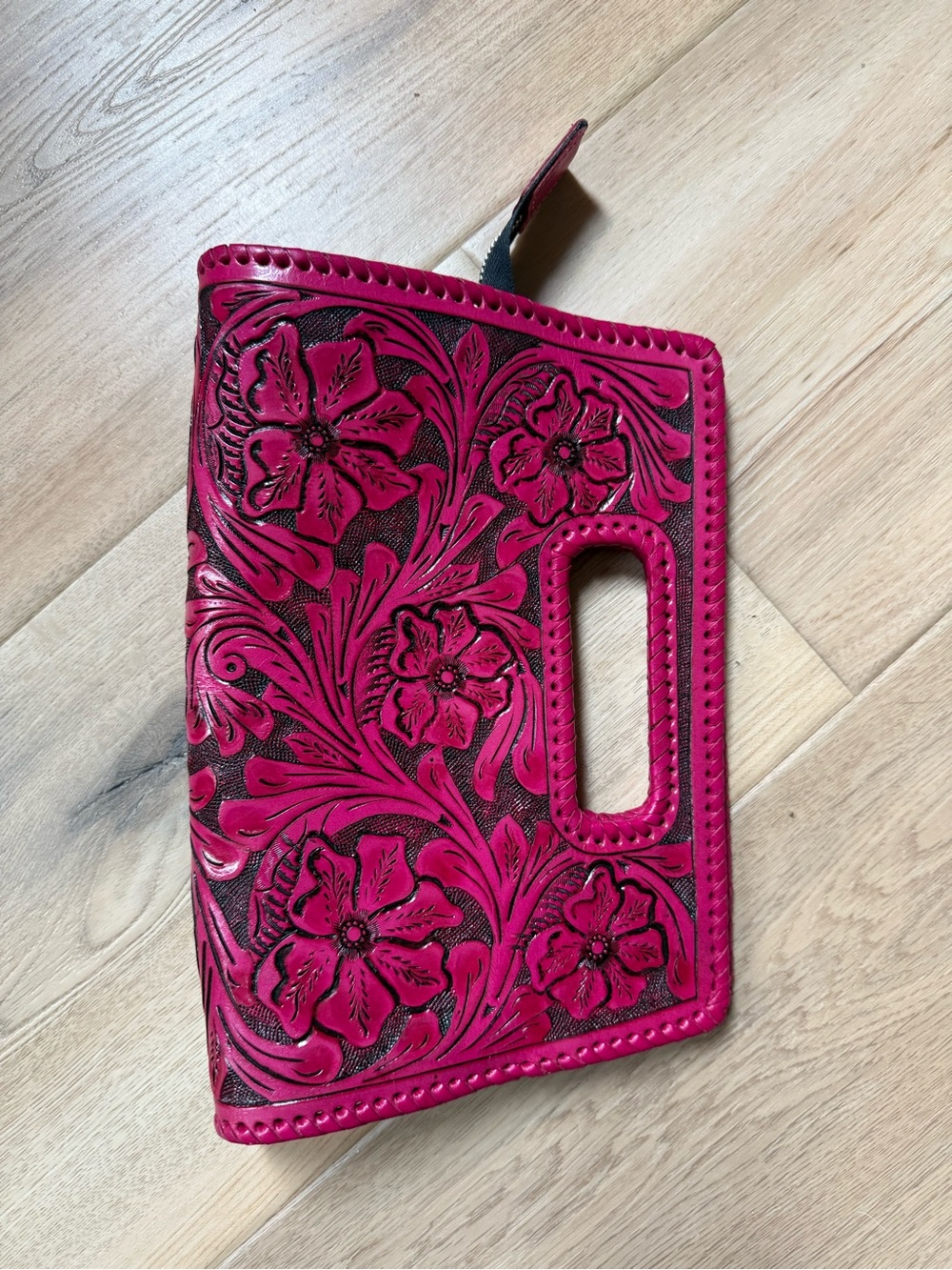 NEW Que Chula Sobre Chico Pink tooled leather handbag - Picture 4 of 10